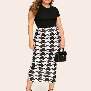 Plus houndstooth pencil skirt